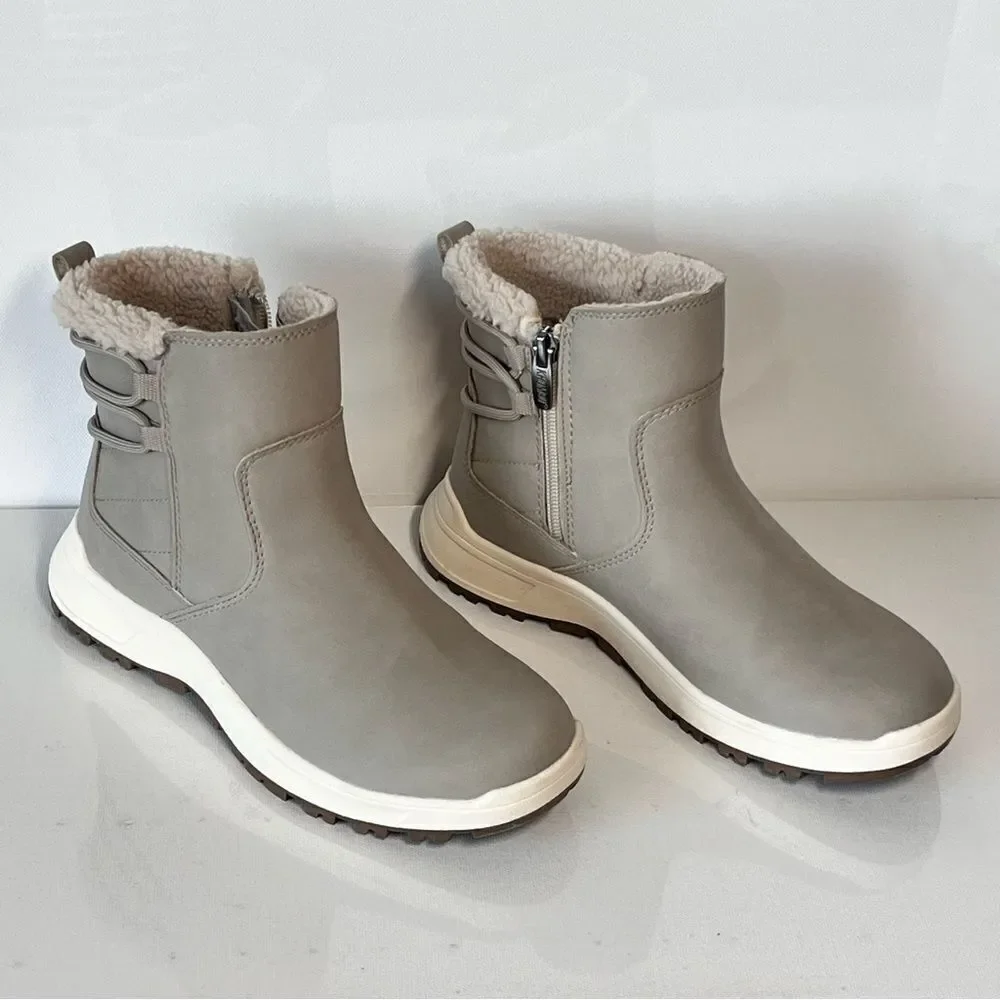 Khombu Sarah Water Repellent Ankle Boots